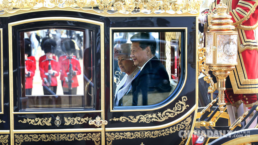 習近平與英國女王伊麗莎白二世同乘金馬車