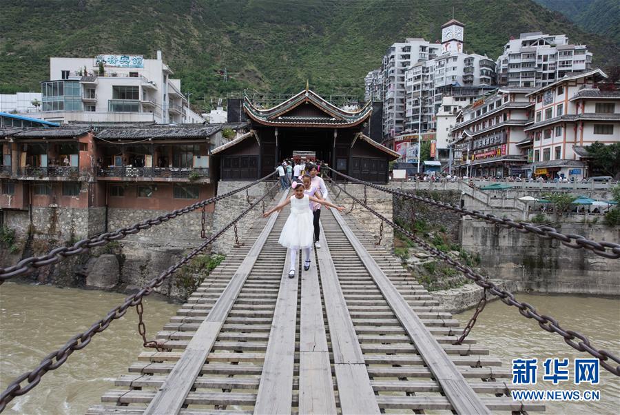 訪大渡河探瀘定橋 感受世界軍史奇跡