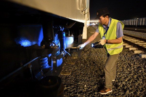 肯尼亞“中國(guó)造”蒙內(nèi)鐵路聯(lián)調(diào)聯(lián)試迎接通車