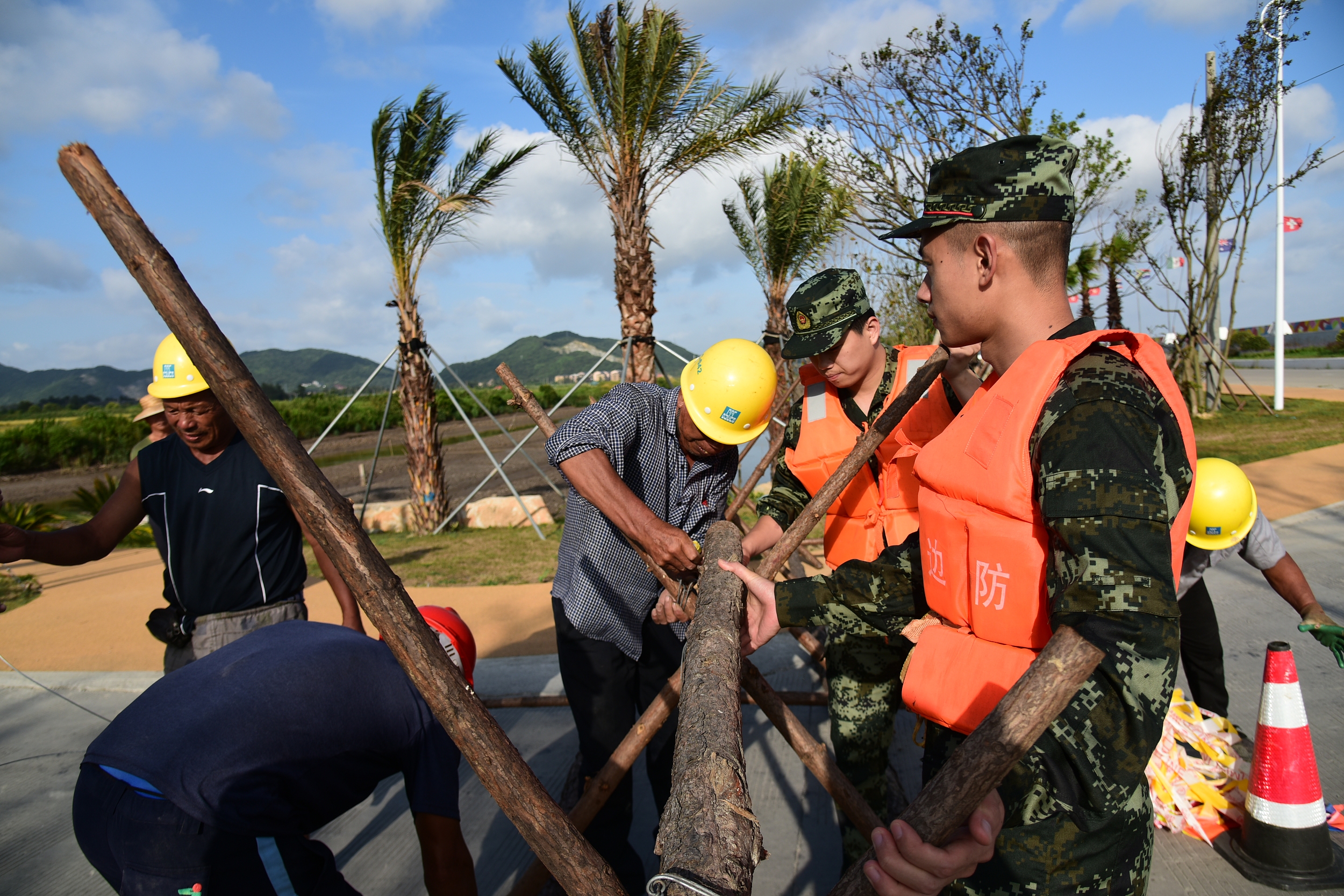 繼承優(yōu)良傳統(tǒng)，譜寫新時代軍民團(tuán)結(jié)之歌