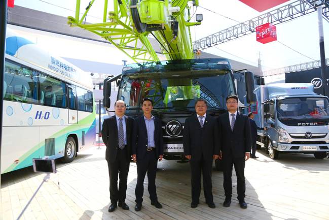 福田汽車四款新品強勢首發(fā) 攜手京東物流打造首個車展智慧物流展區(qū)