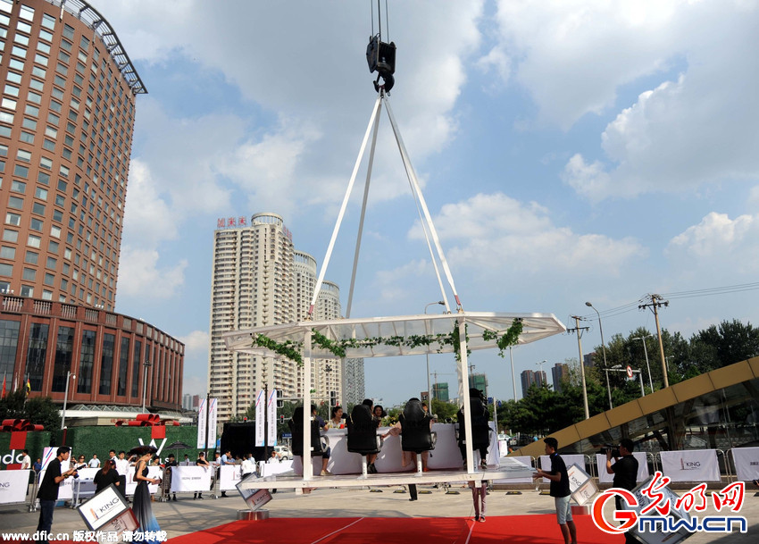 沈陽推出空中餐廳 市民離地50米高空享受美食美景