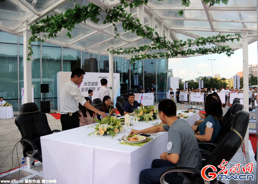 沈陽推出空中餐廳 市民離地50米高空享受美食美景