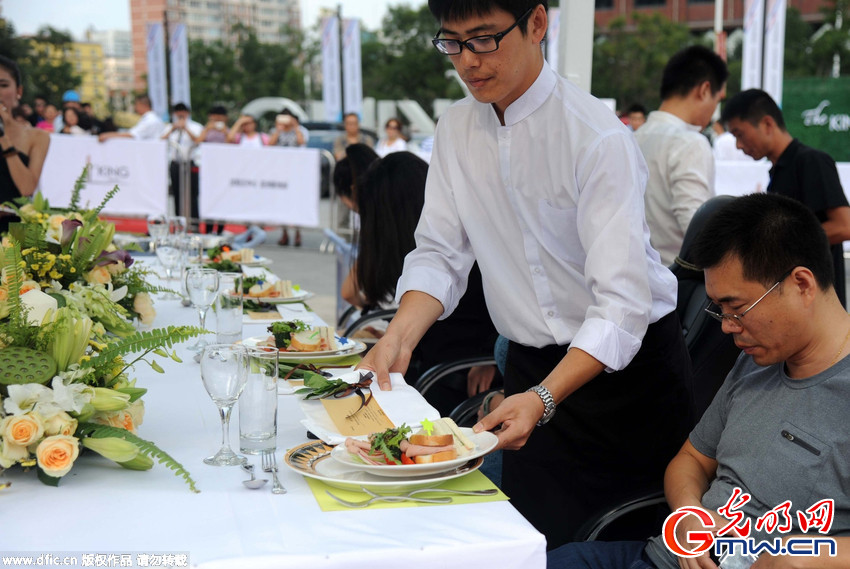 沈陽推出空中餐廳 市民離地50米高空享受美食美景