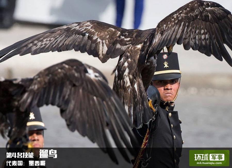 閱兵神技：印軍摩托疊羅漢 俄軍頭頂劈磚