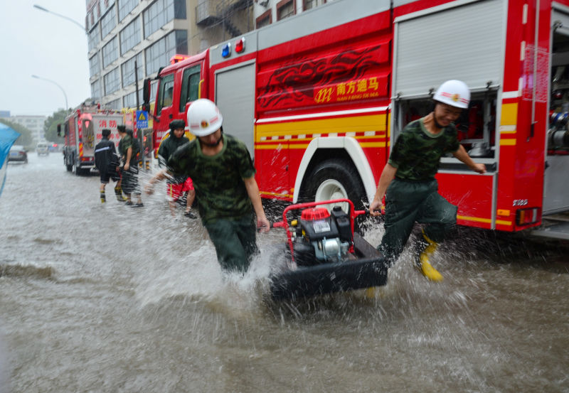 安徽多地爆發(fā)洪水 巢湖市35座水庫溢洪