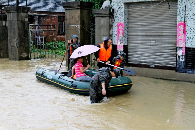 安徽多地爆發(fā)洪水 巢湖市35座水庫溢洪