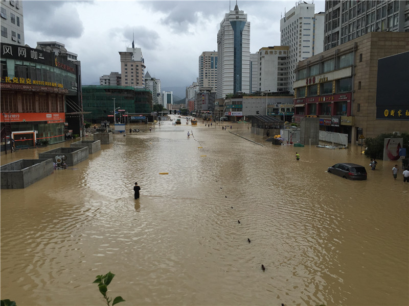 臺風“鲇魚”肆虐福建 福州遭強降雨侵襲開啟“看海”模式