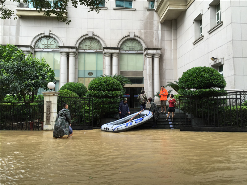 臺風“鲇魚”肆虐福建 福州遭強降雨侵襲開啟“看海”模式