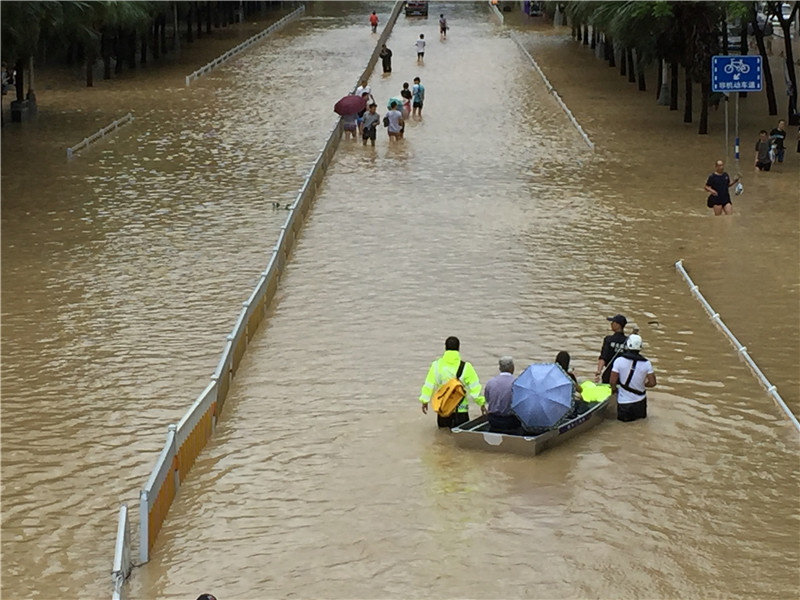 臺風(fēng)“鲇魚”肆虐福建 福州遭強(qiáng)降雨侵襲開啟“看海”模式