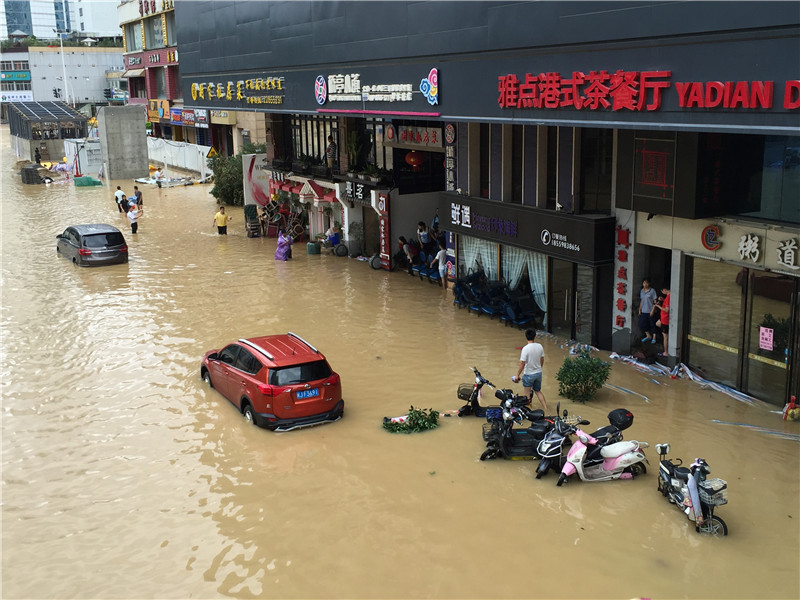 臺風(fēng)“鲇魚”肆虐福建 福州遭強降雨侵襲開啟“看海”模式