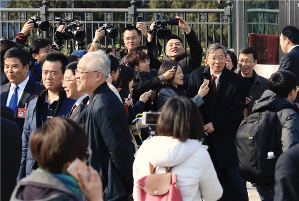 全國(guó)政協(xié)十二屆五次會(huì)議在京開幕