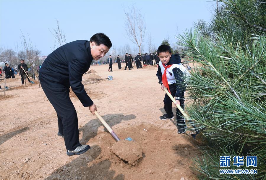 黨和國家領(lǐng)導(dǎo)人參加首都義務(wù)植樹活動