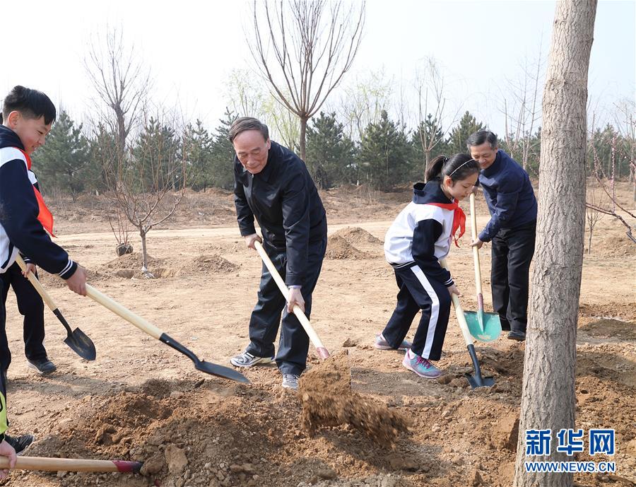 黨和國家領導人參加首都義務植樹活動