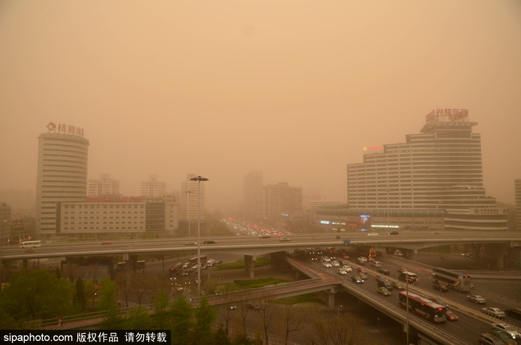 一場風(fēng)沙侵襲北京 盤點(diǎn)各地沙塵遮天蔽日景象