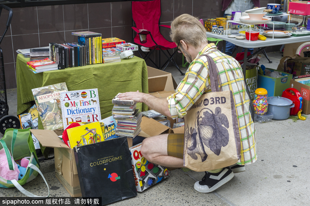 紐約民眾“淘寶”時節(jié)到來 年度跳蚤市場拉開帷幕