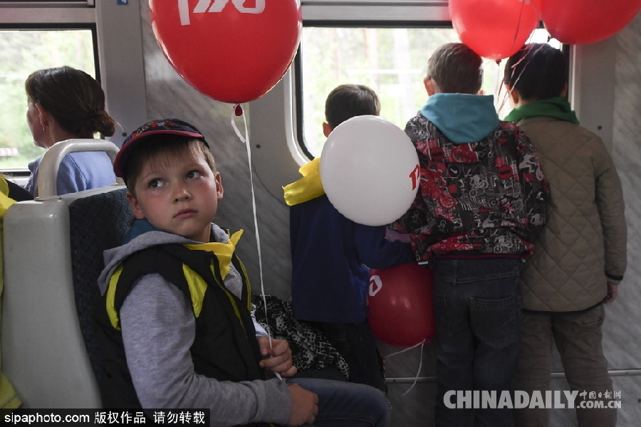 俄羅斯新西伯利亞運行兒童列車慶祝六一