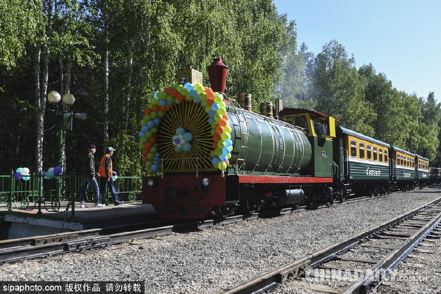 俄羅斯新西伯利亞運行兒童列車慶祝六一