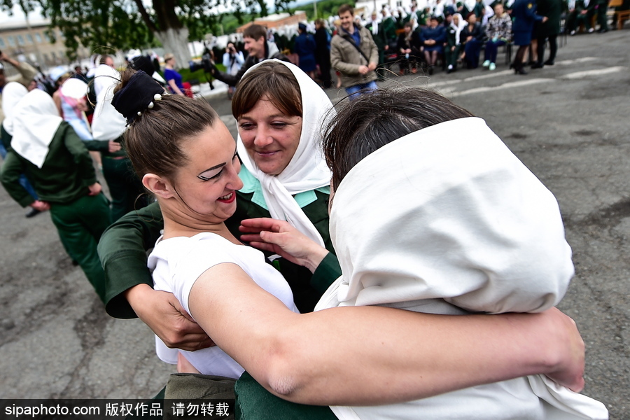 不輸超模！俄羅斯女子監(jiān)獄舉行時裝秀