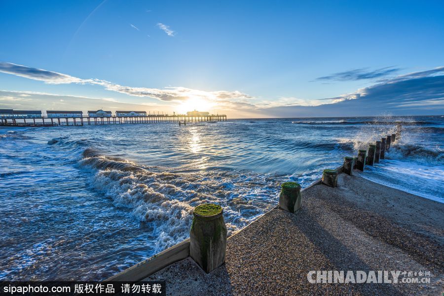 藍透心扉 英國索思沃爾德海邊日出透亮絕美