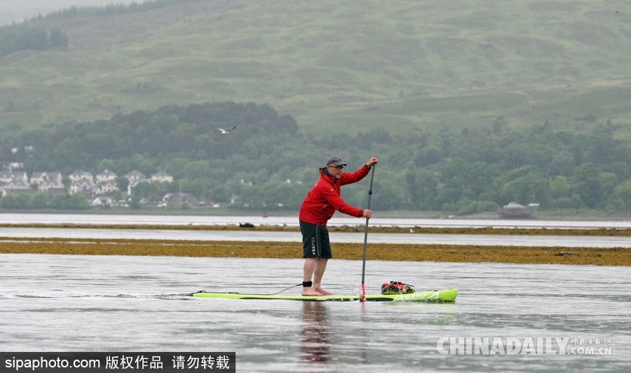 生活真是愜意！英國一男子每天劃船上班