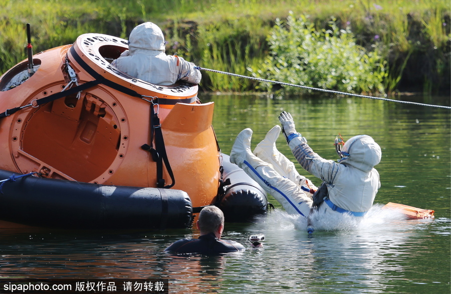 探訪國(guó)際空間站宇航員訓(xùn)練 美俄加三國(guó)宇航員參加起飛前培訓(xùn)