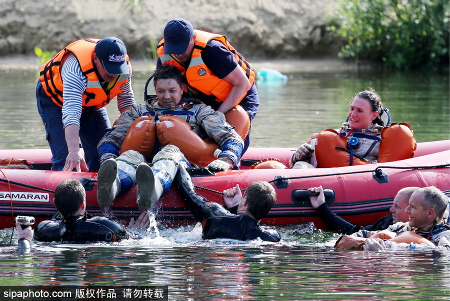 探訪國(guó)際空間站宇航員訓(xùn)練 美俄加三國(guó)宇航員參加起飛前培訓(xùn)