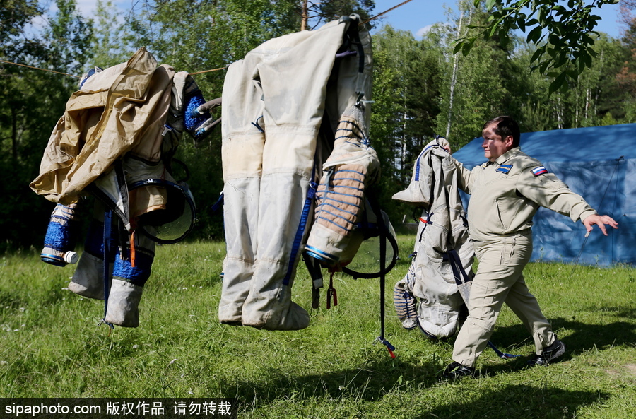 探訪國際空間站宇航員訓(xùn)練 美俄加三國宇航員參加起飛前培訓(xùn)