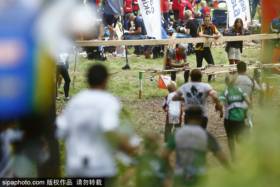 瑞典五日定向越野賽精彩開幕 男女老少齊上陣挑戰(zhàn)耐力極限