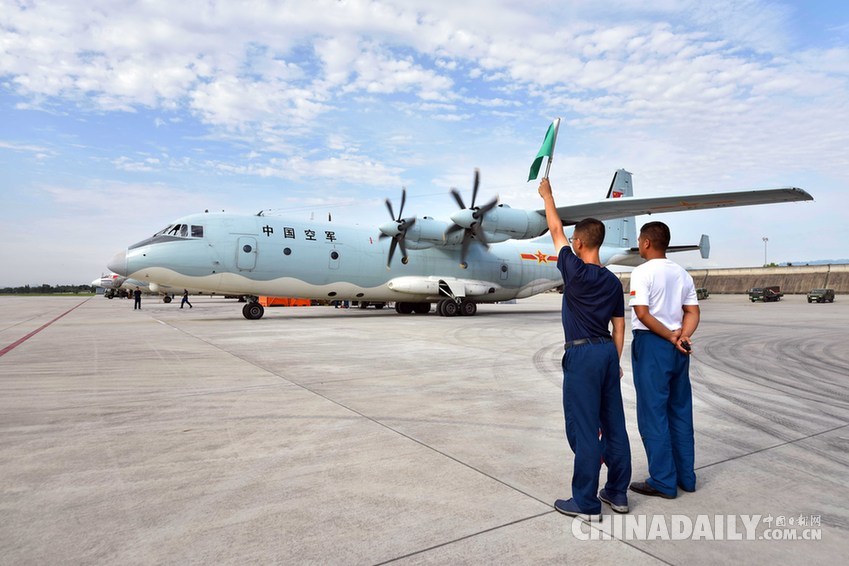 西部空軍緊急出動(dòng)運(yùn)-9飛機(jī)實(shí)施災(zāi)情偵察