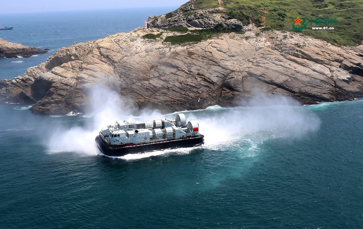 立體投送登陸 我海軍艦、機(jī)、艇協(xié)同出擊