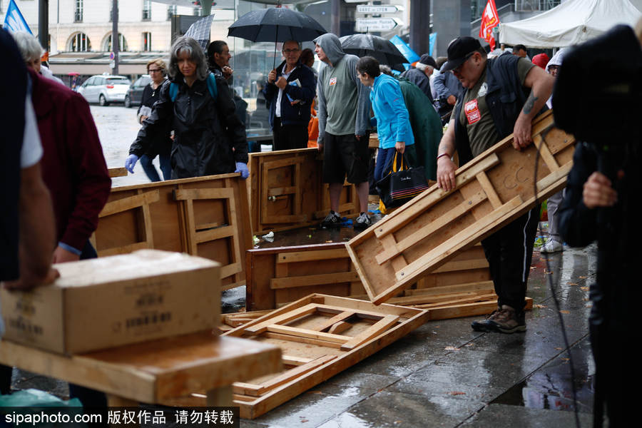 歐洲毒雞蛋丑聞之際 法國(guó)“農(nóng)夫市集”直銷蔬果搶購(gòu)一空