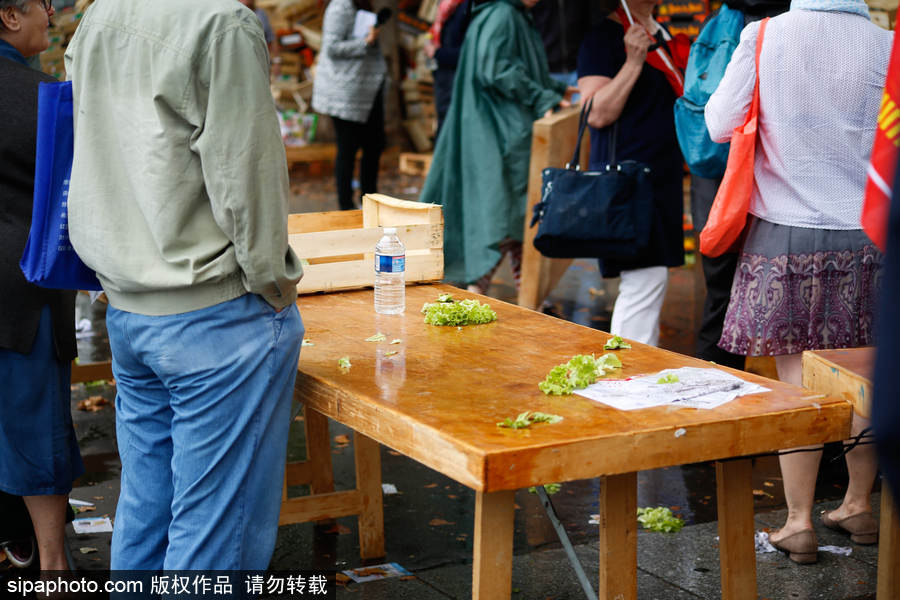 歐洲毒雞蛋丑聞之際 法國(guó)“農(nóng)夫市集”直銷(xiāo)蔬果搶購(gòu)一空