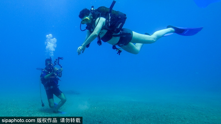 感受地中海水下“神秘世界” 土耳其凱梅爾海邊潛水