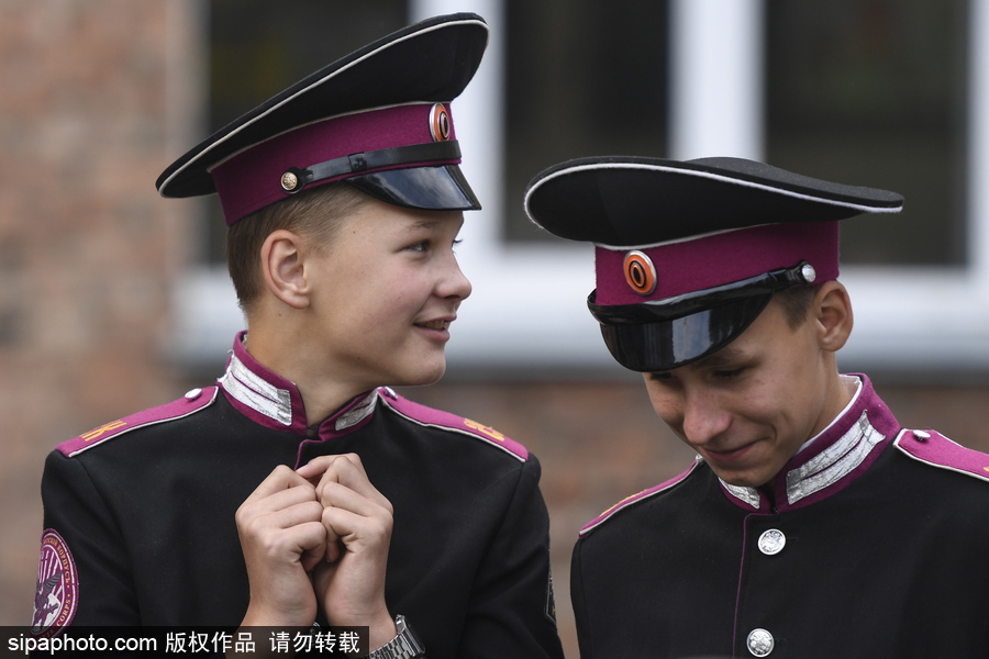 俄羅斯“知識日” 西伯利亞軍事學(xué)校萌娃穿制服慶祝