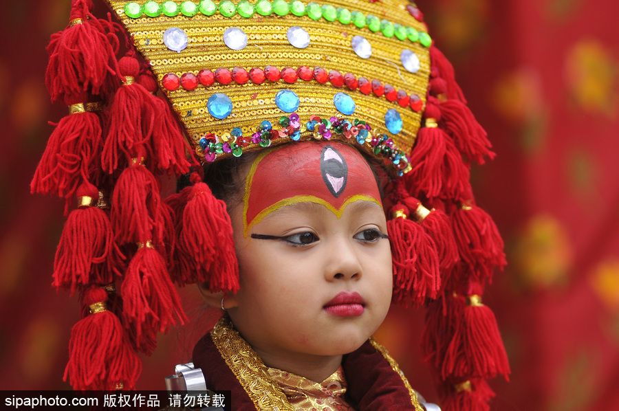 尼泊爾百名女孩精心裝扮化身“活女神” 慶祝庫瑪麗崇拜節(jié)