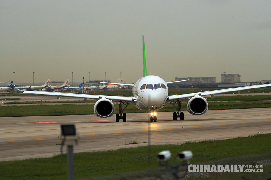 國產(chǎn)大型客機C919完成第二次試飛（組圖）