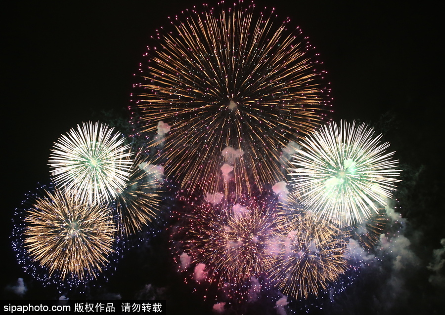 2017年國際光明節(jié)閉幕 煙花照亮莫斯科夜空