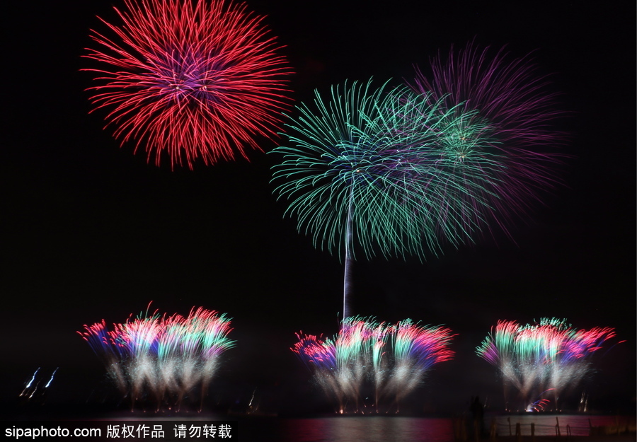 2017年國際光明節(jié)閉幕 煙花照亮莫斯科夜空