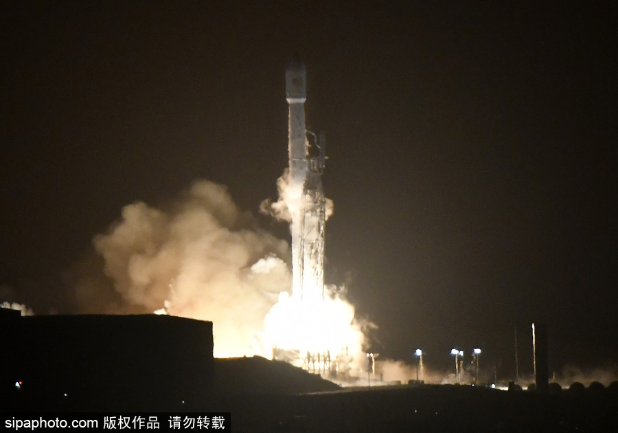 SpaceX獵鷹9號(hào)火箭發(fā)射10顆銥衛(wèi)星 成功海上回收