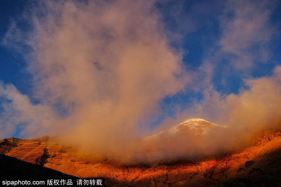 距離地心最遠(yuǎn)的高峰 厄瓜多爾欽博拉索山日暮時(shí)分