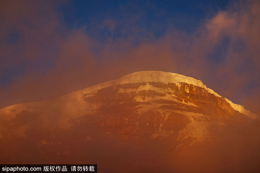 距離地心最遠(yuǎn)的高峰 厄瓜多爾欽博拉索山日暮時(shí)分