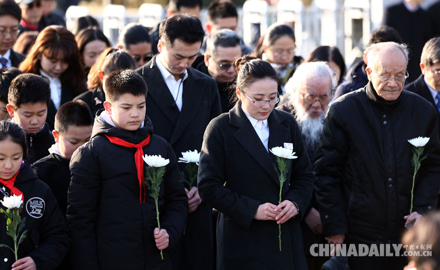 南京大屠殺死難者國家公祭日暨“丹青映史——侵華日軍南京大屠殺遇難同胞80周年祭藝術(shù)作品特展”