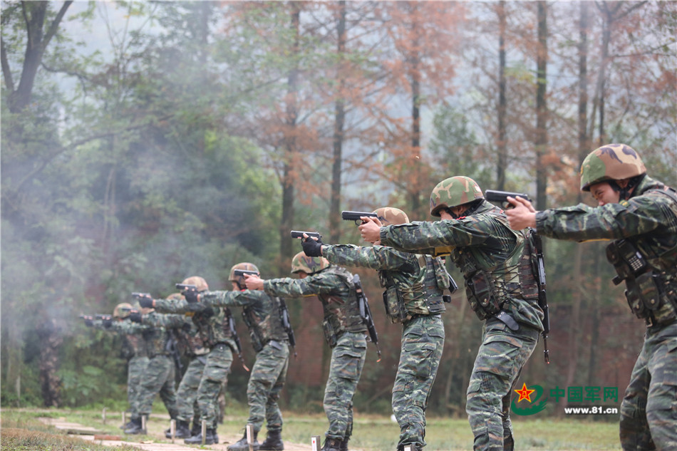 戰(zhàn)場無亞軍 武警官兵三峽腹地上演現(xiàn)實版“絕地求生”