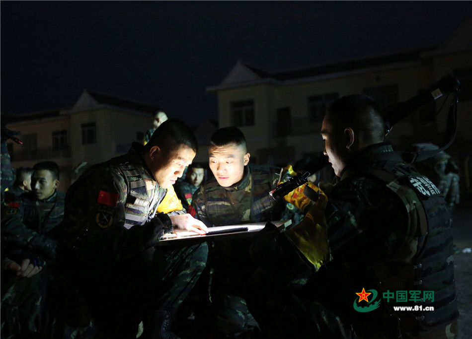 戰(zhàn)場無亞軍 武警官兵三峽腹地上演現(xiàn)實(shí)版“絕地求生”