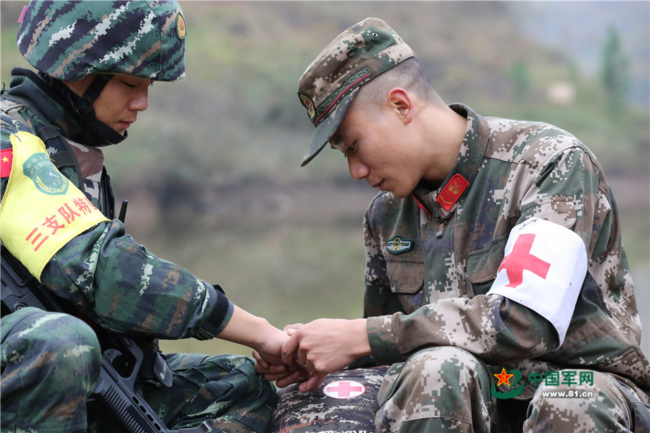 戰(zhàn)場無亞軍 武警官兵三峽腹地上演現(xiàn)實版“絕地求生”