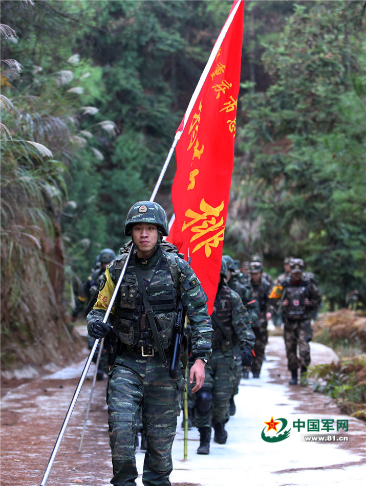 戰(zhàn)場無亞軍 武警官兵三峽腹地上演現(xiàn)實版“絕地求生”