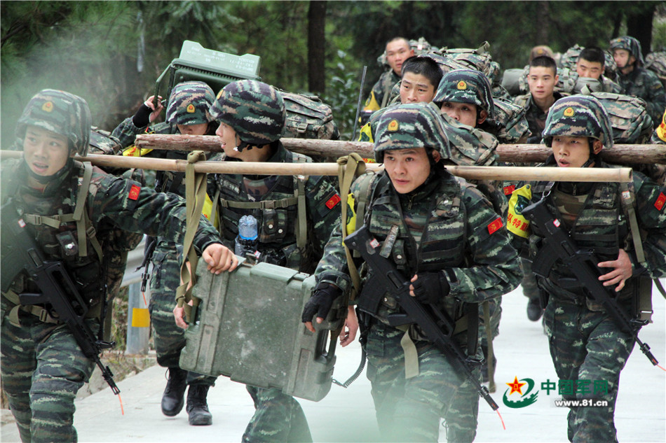 戰(zhàn)場無亞軍 武警官兵三峽腹地上演現(xiàn)實(shí)版“絕地求生”