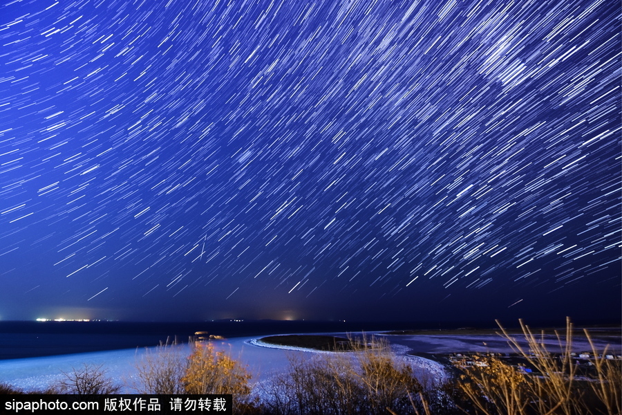 俄羅斯海參崴上空現(xiàn)雙子座流星雨 盛大壯觀宛如仙境