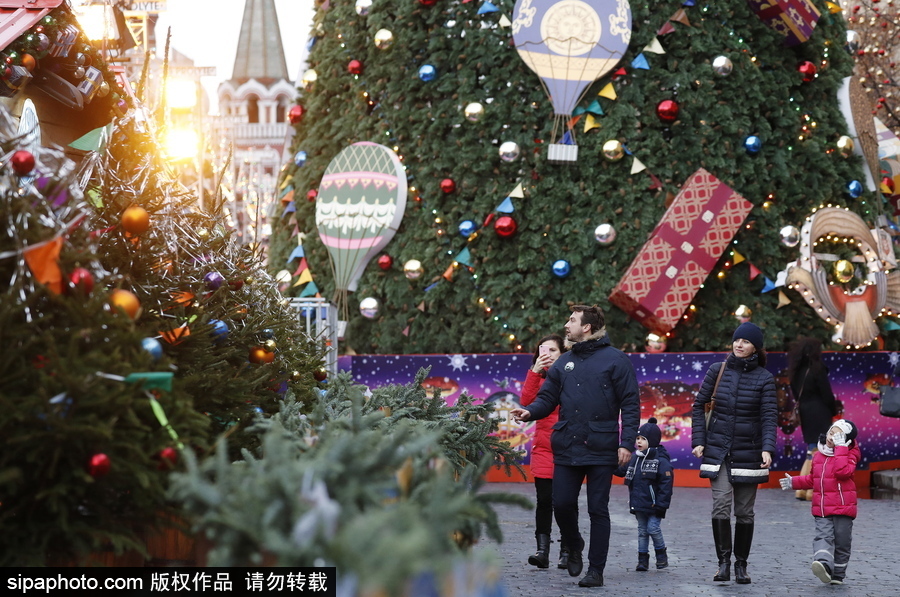 莫斯科街頭巷尾裝扮一新 節(jié)日氣氛濃厚迎接新年到來